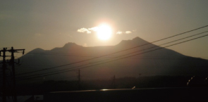 画像：駒ケ岳に沈む夕日